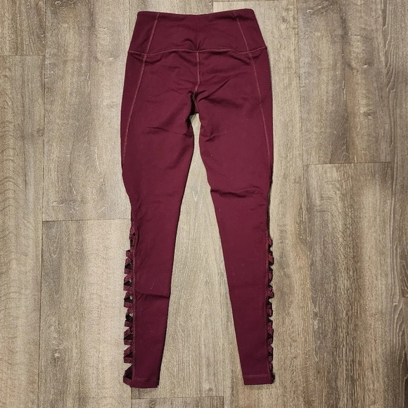 Victoria's Secret Sport Lace Up Knockout Legging - Picture 5 of 6